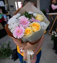 Букет цветов из:  Герберы, Розы и Хризантемы в Балашихе
