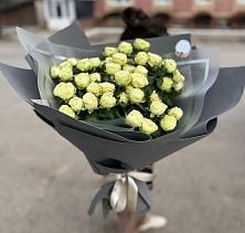 Букет Белые кустовые розы Солинеро в Балашихе